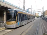 Bruxelles sporvognslinje 82 med lavgulvsledvogn 3132 ved Koningslaan/Avenue Du Roi (2017)