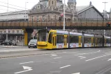 Budapest sporvognslinje 4 med lavgulvsledvogn 2039 i krydset Szent István körút/Bajcsy-Zsilinszky út/Váci út (2013)