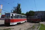 Mariupol sporvognslinje 6 med motorvogn 980 ved Wułycia Kazancewa (2012)