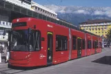 Postkort: Innsbruck Stubaitalbahn (STB) med lavgulvsledvogn 352 ved Hauptbahnhof, Südtiroler Platz (2009)