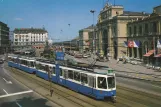 Postkort: Zürich sporvognslinje 11 med ledvogn 2043 på Bahnhofplatz (2000)