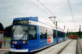 Rostock sporvognslinje 5 med lavgulvsledvogn 678 ved Stadthalle (Platz der Freundschaft) (2004)