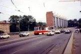 Sankt Petersborg sporvognslinje 6 med ledvogn 2036 på Sampsoniyevskiy most (1992)