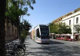 Sevilla sporvognslinje T1 med lavgulvsledvogn 301 på Calle San Fernando (2017)