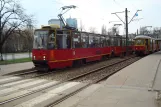 Warszawa sporvognslinje 1 med motorvogn 2012 ved Park Trangatta (2011)