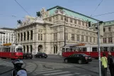 Wien sporvognslinje 1 med ledvogn 4514 på Opernring (2009)