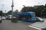 Zagreb sporvognslinje 17 med lavgulvsledvogn 2225 på Maksimirska cesta (2008)