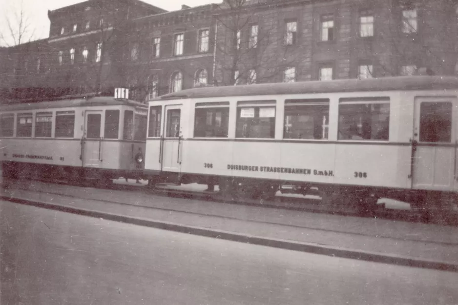 Arkivfoto: Duisburg regionallinje 901 med bivogn 306 nær Altstadt (1928)