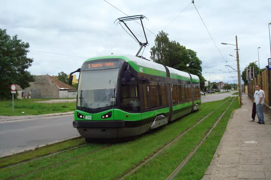Elbląg sporvognslinje 3 med lavgulvsledvogn 402 ved Ul. Browarna (2011)