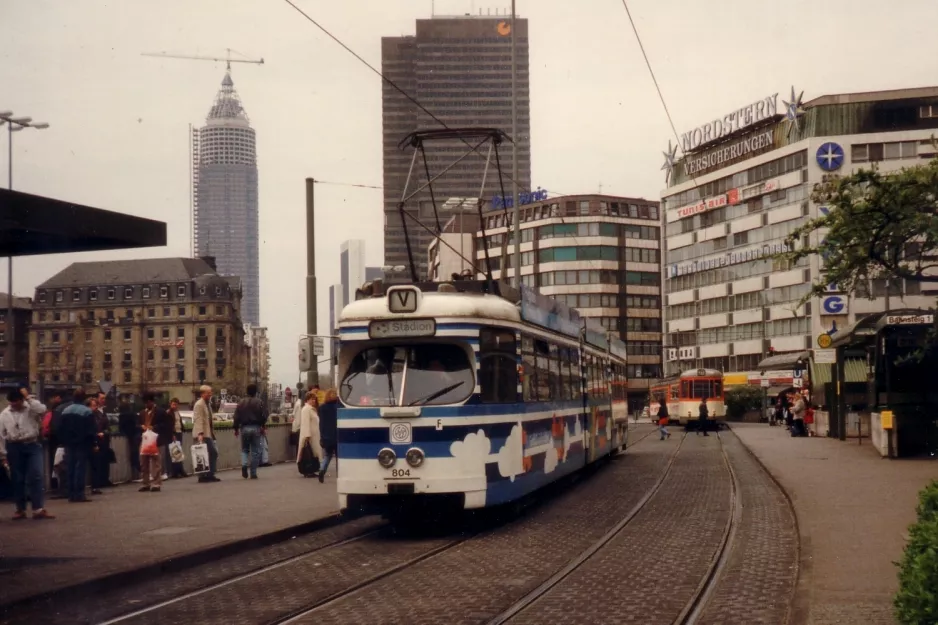Frankfurt am Main ekstralinje V med ledvogn 804 ved Hauptbahnhof (1990)