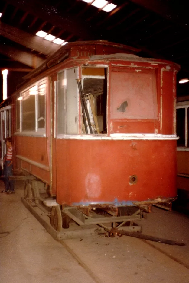 Skjoldenæsholm motorvogn 12 inde i remisen Remise 1 (1981)