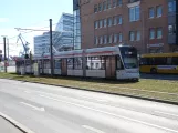 Aarhus letbanelinje L2 med lavgulvsledvogn 1112-1212 på Nørreport (2019)