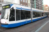 Amsterdam sporvognslinje 1 med lavgulvsledvogn 2002 på Koningsplein (2010)