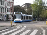 Amsterdam sporvognslinje 10 med lavgulvsledvogn 2048 på Leidseplein (2009)