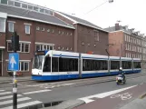 Amsterdam sporvognslinje 10 med lavgulvsledvogn 2072 på Marnixstraat (2009)