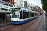 Amsterdam sporvognslinje 14 med lavgulvsledvogn 2087 ved Rembrandtplein (2011)