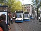 Amsterdam sporvognslinje 2 med lavgulvsledvogn 2039 ved Leidseplein (2009)