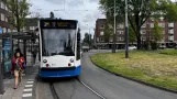 Amsterdam sporvognslinje 2 med lavgulvsledvogn 2117 ved Hoofddorpplein (2022)
