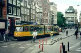 Amsterdam sporvognslinje 2 med ledvogn 702 på Köningsplein (2000)