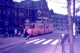 Amsterdam sporvognslinje 24 med ledvogn 867 ved Centraal Station (1987)