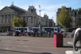 Amsterdam sporvognslinje 5 med ledvogn 904 på Van Baerlestraat (2009)