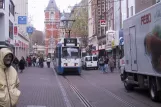 Amsterdam sporvognslinje 5 med ledvogn 920 på Leidsestraat (2004)