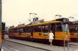 Amsterdam sporvognslinje 9 med ledvogn 745 ved Centraal Station (1981)