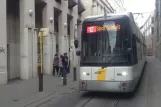 Antwerpen sporvognslinje 12 med lavgulvsledvogn 7248 på Korte Nieuwstraat (2017)