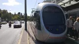 Athen sporvognslinje 5 Green med lavgulvsledvogn TA10026 ved Aristoteles Syntagma (2017)