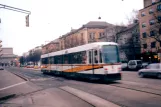 Augsburg sporvognslinje 4 med ledvogn 8012 på Fuggerstraße (1998)