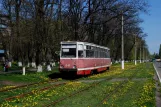 Awdijiwka sporvognslinje 2 med motorvogn 041 på Vulytsya Karla Marksa (2011)