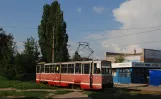 Awdijiwka sporvognslinje 2 med motorvogn 041 på Vulytsya Karla Marksa, set fra siden (2012)
