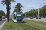 Barcelona sporvognslinje T2 med lavgulvsledvogn 03 på Maria Cristina Avinguda Diagonal (2012)