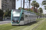Barcelona sporvognslinje T2 med lavgulvsledvogn 13 på Maria Cristina Avinguda Diagonal (2012)