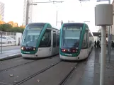 Barcelona sporvognslinje T4 med lavgulvsledvogn 05 ved Ca l'Aranyó (2015)