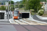 Bergen sporvognslinje 1 (Bybanen) med lavgulvsledvogn 203 nær Sletten (2010)