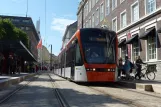 Bergen sporvognslinje 1 (Bybanen) med lavgulvsledvogn 203 ved Byparken mod Nesttun (2010)