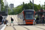 Bergen sporvognslinje 1 (Bybanen) med lavgulvsledvogn 203 ved Sletten (2010)