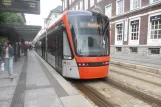 Bergen sporvognslinje 1 (Bybanen) med lavgulvsledvogn 212 ved Byparken (2013)