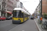 Berlin hurtiglinje M1 med lavgulvsledvogn 2038 ved U Oranienburger Tor (2010)