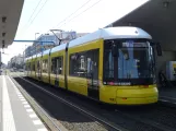 Berlin hurtiglinje M10 med lavgulvsledvogn 1083 ved Hauptbahnhof (2019)
