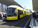 Berlin hurtiglinje M10 med lavgulvsledvogn 9091 ved Hauptbahnhof (2019)