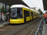 Berlin hurtiglinje M10 med lavgulvsledvogn 9093  Hauptbahnhof (2023)