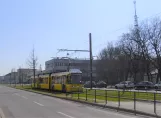 Berlin hurtiglinje M17 med lavgulvsledvogn 1530 på Groß-Berliner Damm (2022)