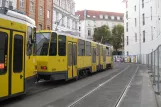 Berlin hurtiglinje M4 med ledvogn 6034 nær S Hackescher Markt (2012)