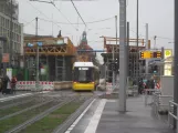 Berlin hurtiglinje M5 med lavgulvsledvogn 9008 ved S+U Hauptbahnhof (2014)