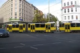 Berlin hurtiglinje M8 med ledvogn 6128 på Rosenthaler Platz (2012)