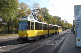 Berlin sporvognslinje 60 med ledvogn 6022 ved Bahnhofstraße/Lindenstraße (2012)