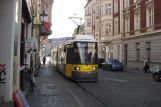 Berlin sporvognslinje 62 med lavgulvsledvogn 1089 på Kirchstraße, Köpenick (2012)