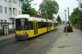 Berlin sporvognslinje 62 med lavgulvsledvogn 2015 ved S Mahlsdorf (2013)